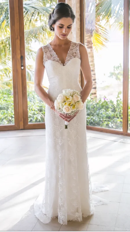 Monique Lhuillier Sincere Anniversary unclassified dresses
