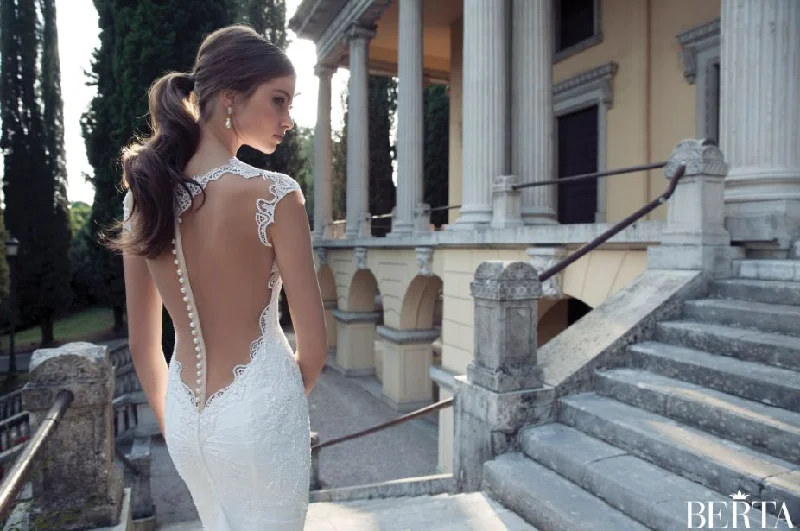 Berta  14-20 Flowy unclassified dresses