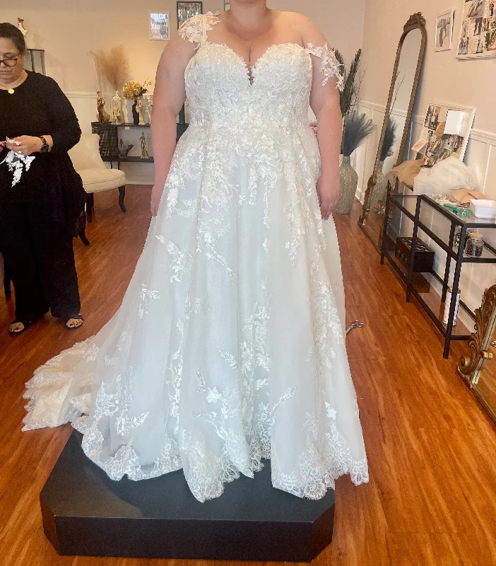 Pronovias Elcira Dark color unclassified dresses