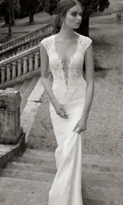 Berta  14-20 Holiday unclassified dresses