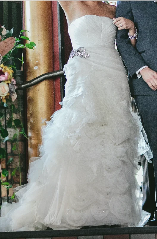 Vera Wang Kassia Tiered unclassified dresses